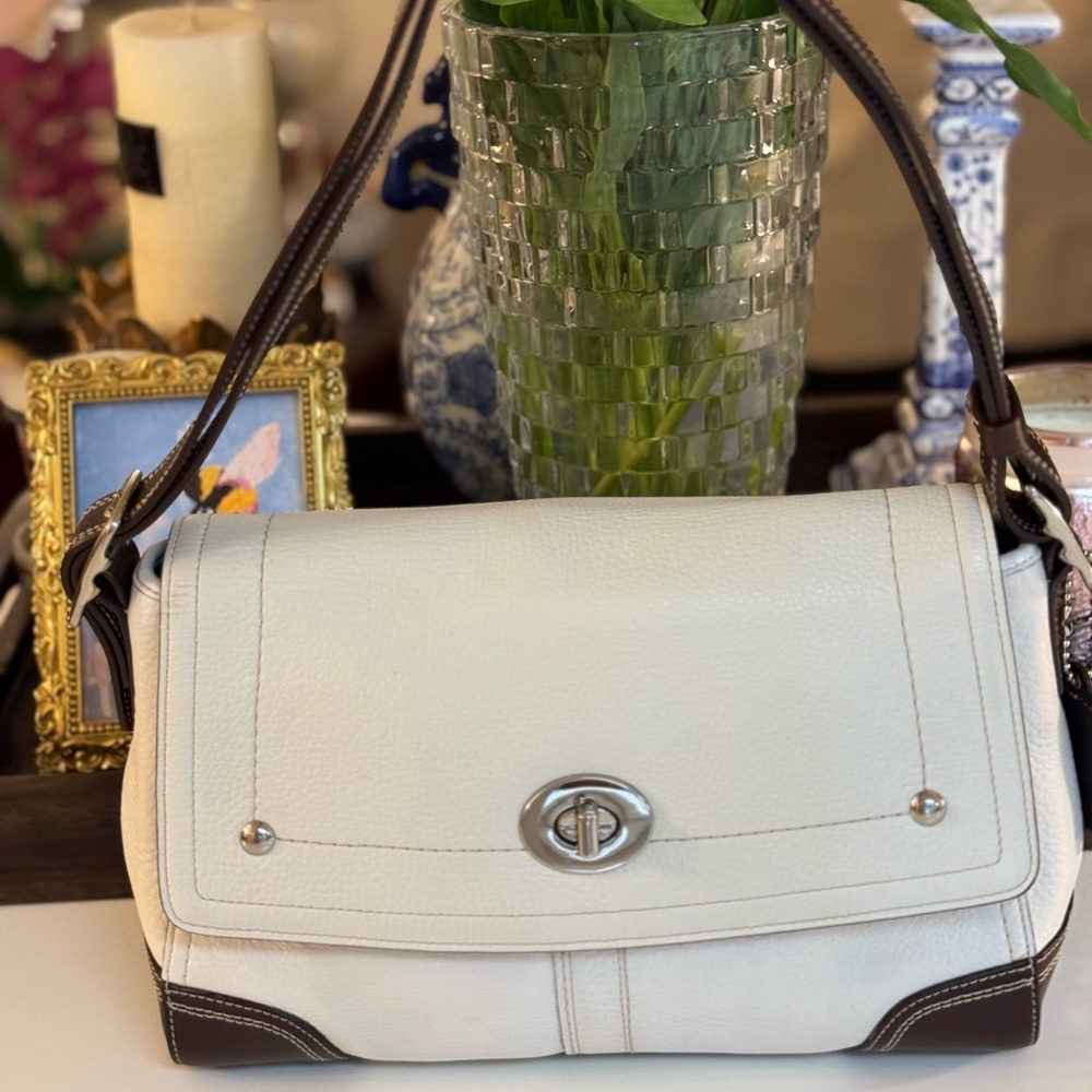 🤍🤎 COACH WHITE PEBBLED LEATHER HAMILTON FLAP CONVERTIBLE BAG! - Picture 2 of 10